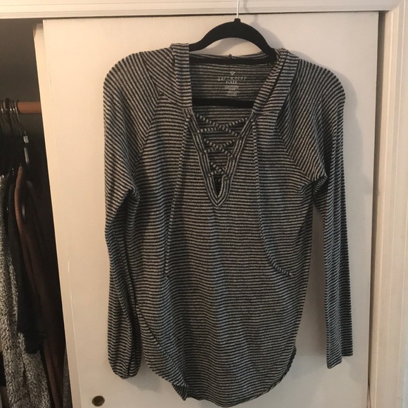American Eagle Outfitters Sweaters - slight weight pullover